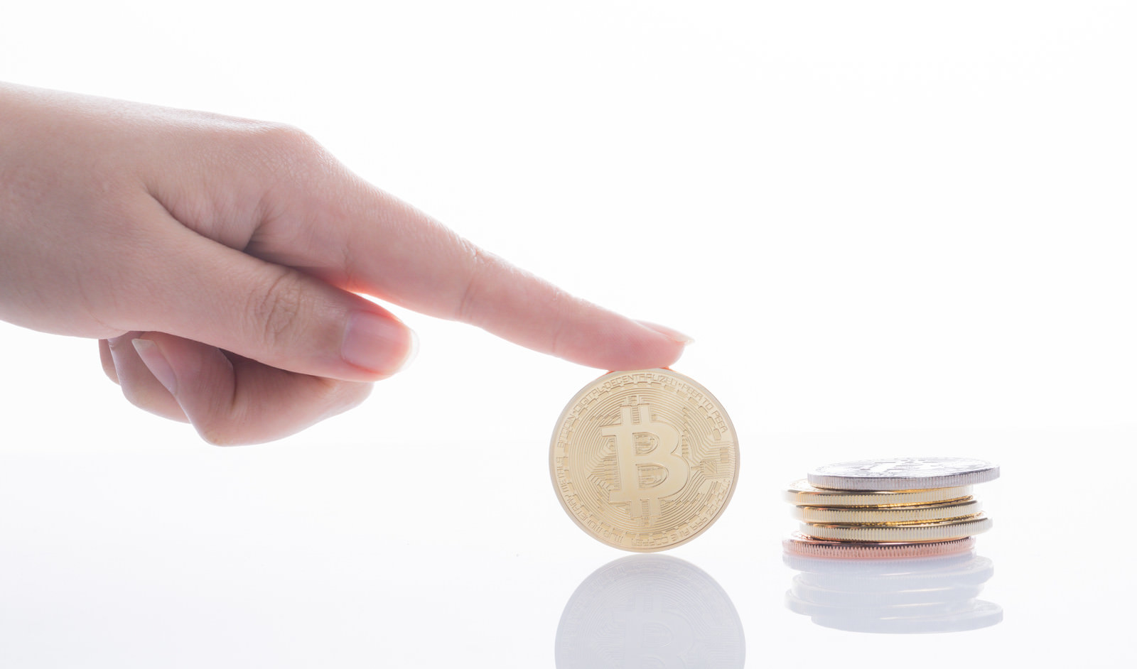 硬貨を積み重ねる様子